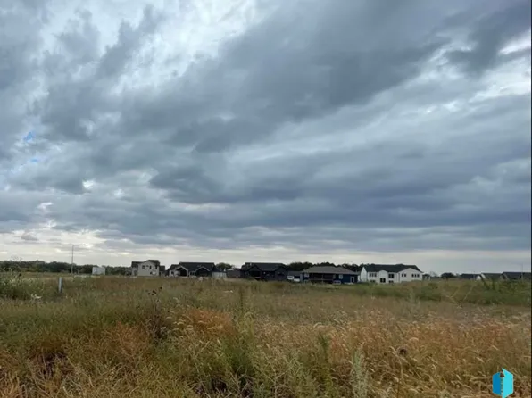 6601 E Hawker Cir, Sioux Falls, SD 57110