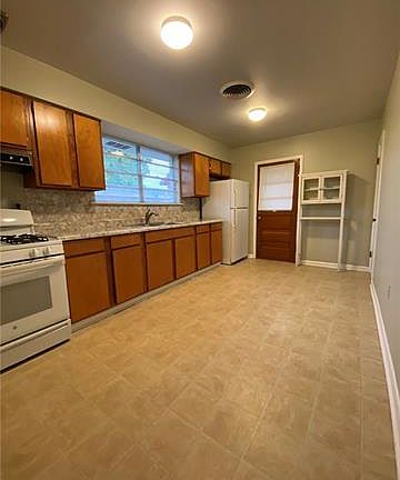 5th image of 4532 King St