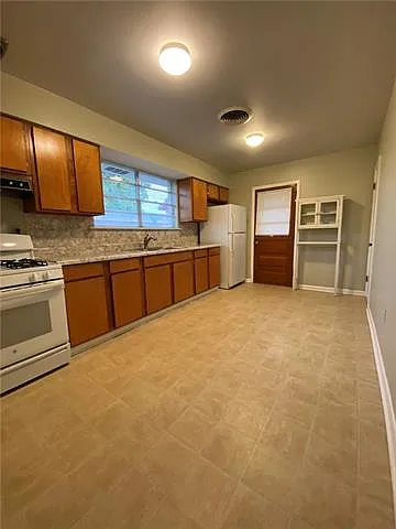 4532 King St — Photo 5