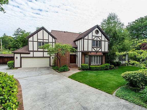 2nd image of 2267 Summit Dr