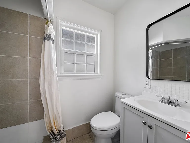 1238 S Beverly Glen Blvd #1 — Photo 9