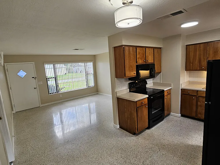 991 Barclay Dr — Photo 6