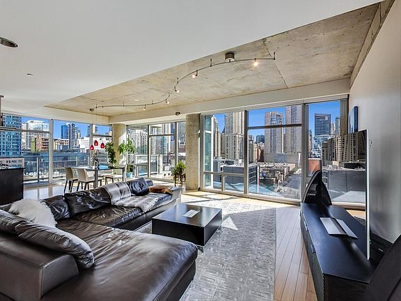 4th image of 201 W Grand Ave Penthouse 8