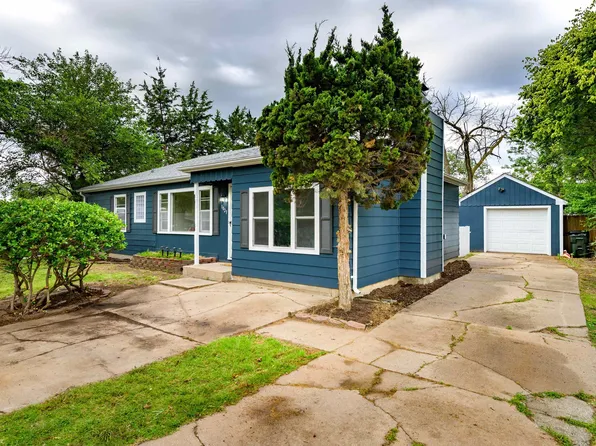 1023 College Ln, Hutchinson, KS 67501