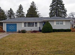 512 6th St, Waunakee, WI 53597