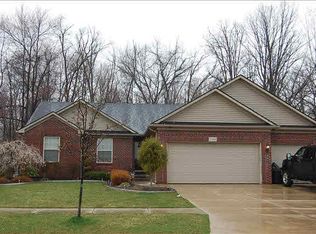 23588 W Creek Dr, New Boston, MI 48164