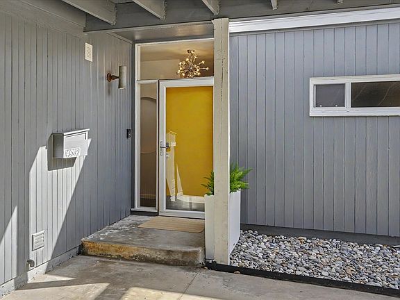 4th image of 4939 E 26th Pl