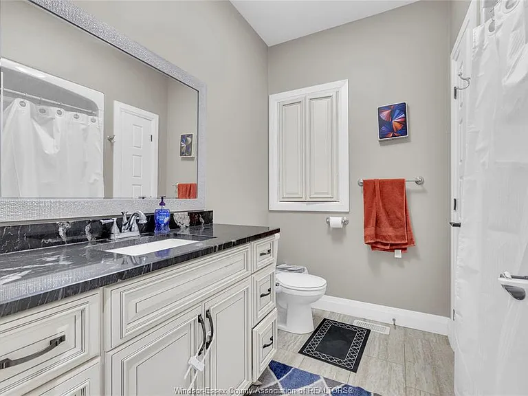 498 Sacred Heart Dr #UPPER — Photo 18