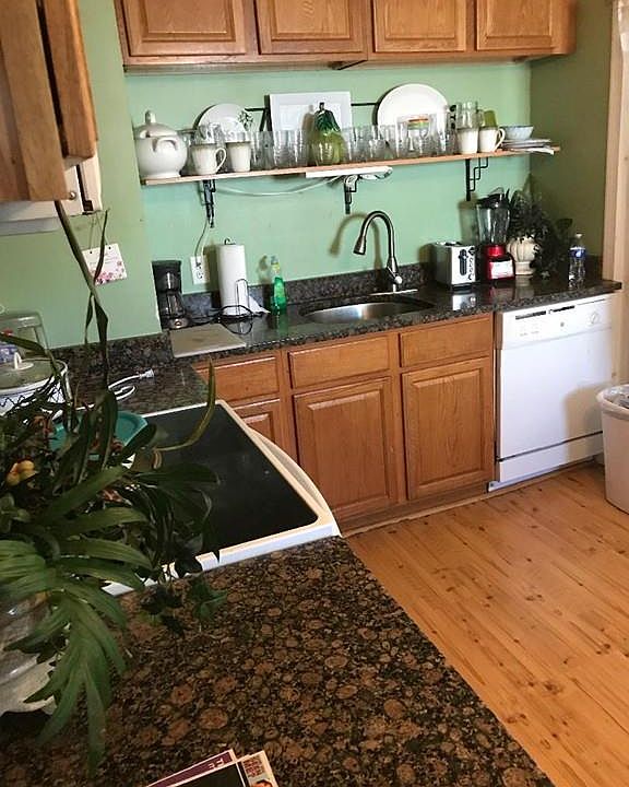 2nd image of 160 Algonquin St #0