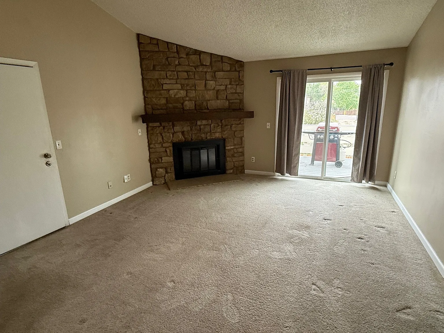 1 bed, 784 sqft, $1,300 — Photo 3