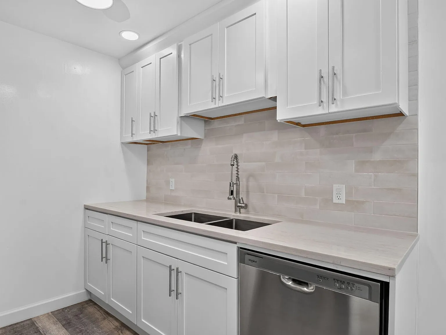 2 bed, 1.5 bath, 880 sqft, $1,999 — Photo 4
