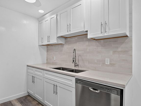 4th image of 3045 Cornwall Dr #C