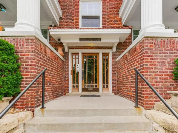 4311 McGee St APT 3S, Kansas City, MO 64111