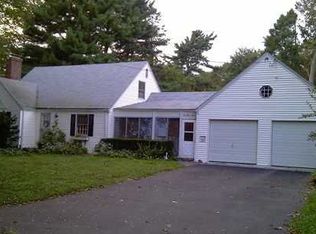 6 Field Ln, Barrington, RI 02806