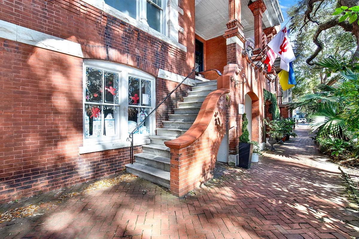 Building Photo - 14 W Jones St #A