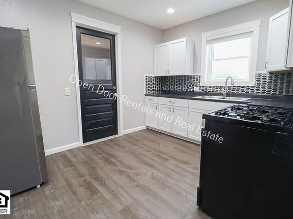 4th image of 302 S Walsh St