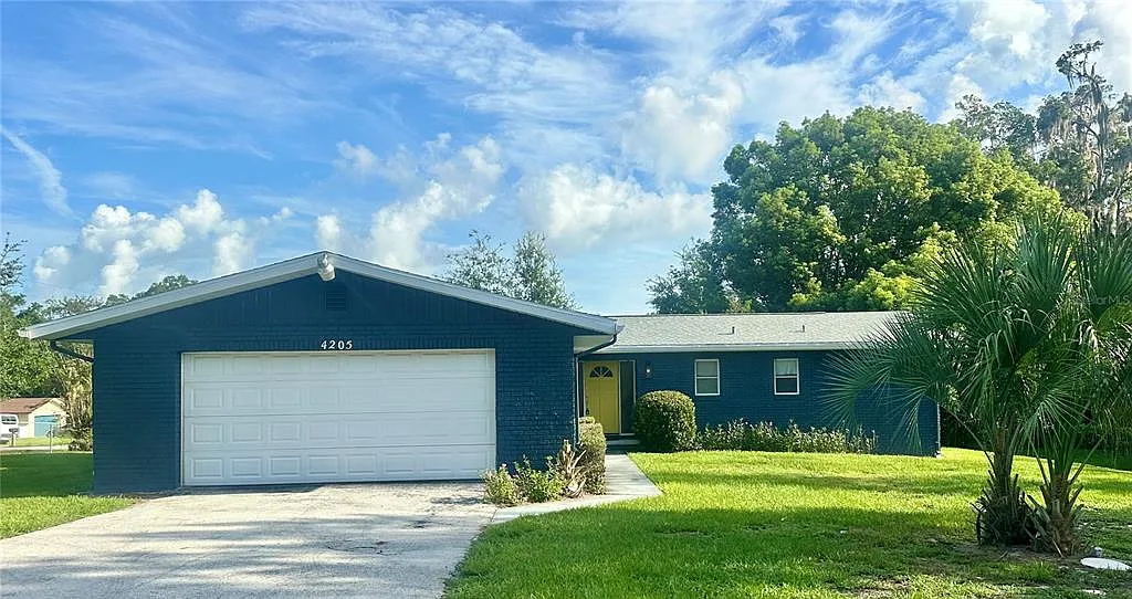 3 bed, 2.0 bath, 1856 sqft, $1,700 — Photo 2