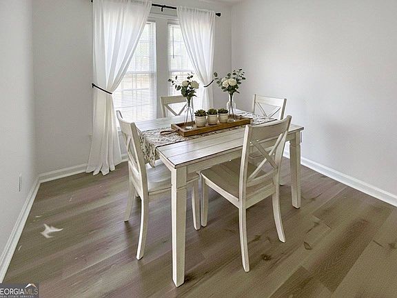 4th image of 305 Chestnut St