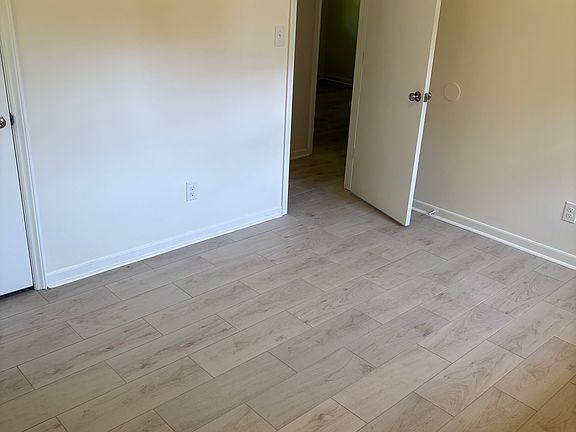 3rd image of 118 Stone Dr