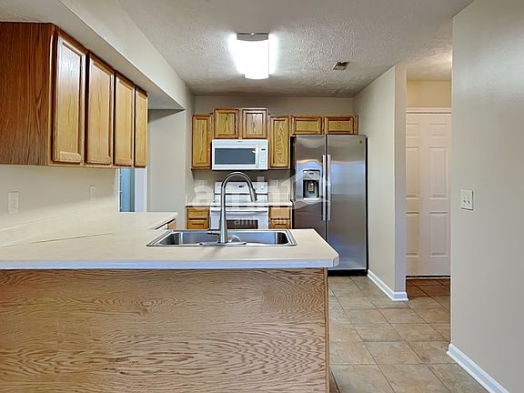 3rd image of 1428 Westview Dr