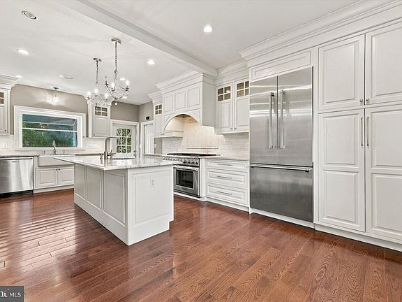 4th image of 30 Berwick Rd