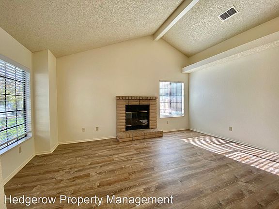 4th image of 567 Chaucer Ln
