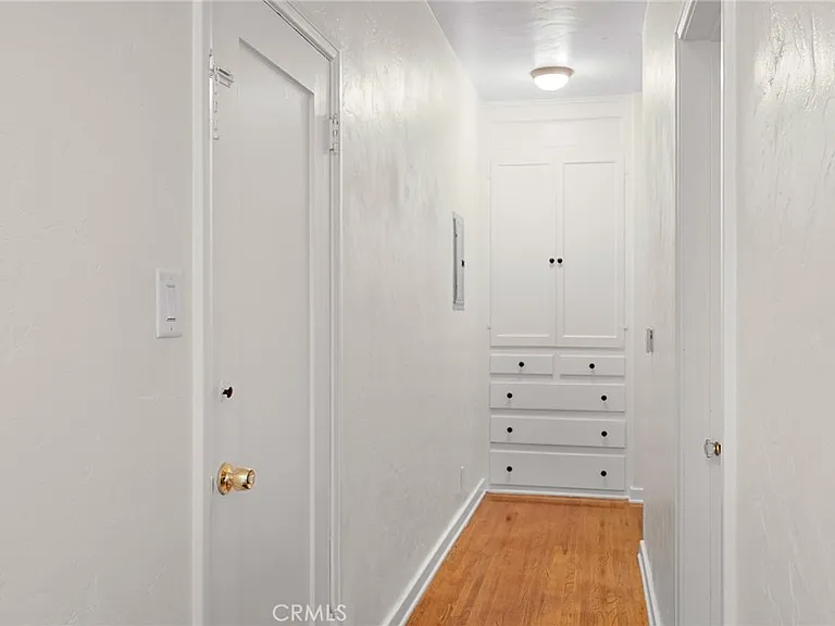 216-218 E Windsor Rd #3 — Photo 11