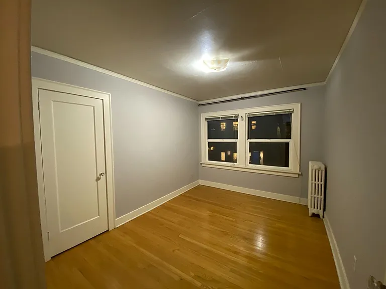 Broadway Crest Apartments — Photo 9