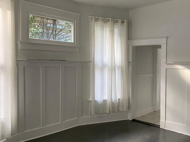 2174 Monroe Ave — Photo 2
