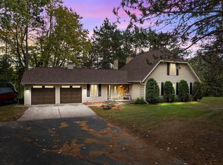 2842 Northwood Rd, Suamico, WI 54313