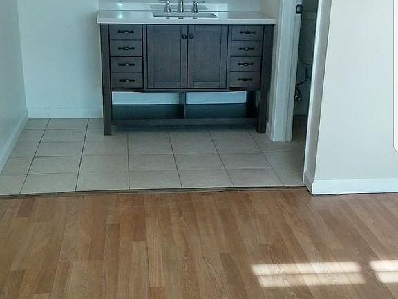 2nd image of 564 S Fair Oaks Ave APT 1