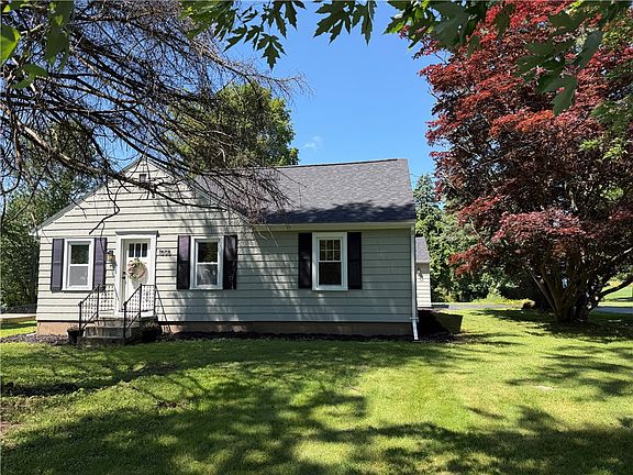 3rd image of 1505 Creek St