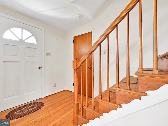 4th image of 390 Kinderhook Rd