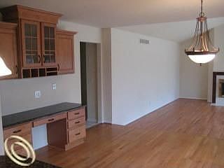 3rd image of 27231 Cambridge Ln