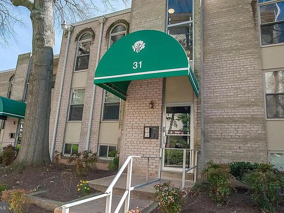 2nd image of 31 Canterbury Sq APT 301