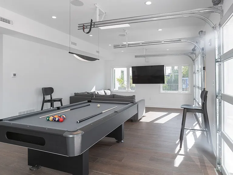 Graduate Pointe — Photo 199