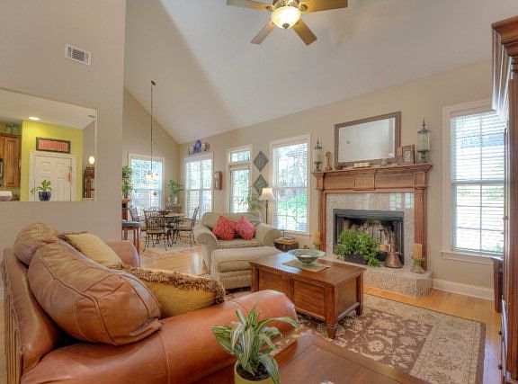 3rd image of 163 N Cottages Dr