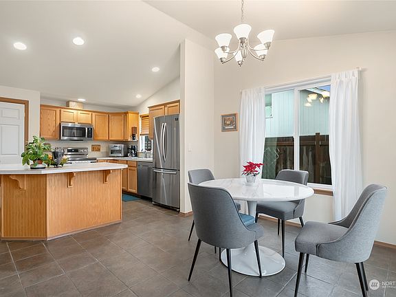 3rd image of 142 Vista View