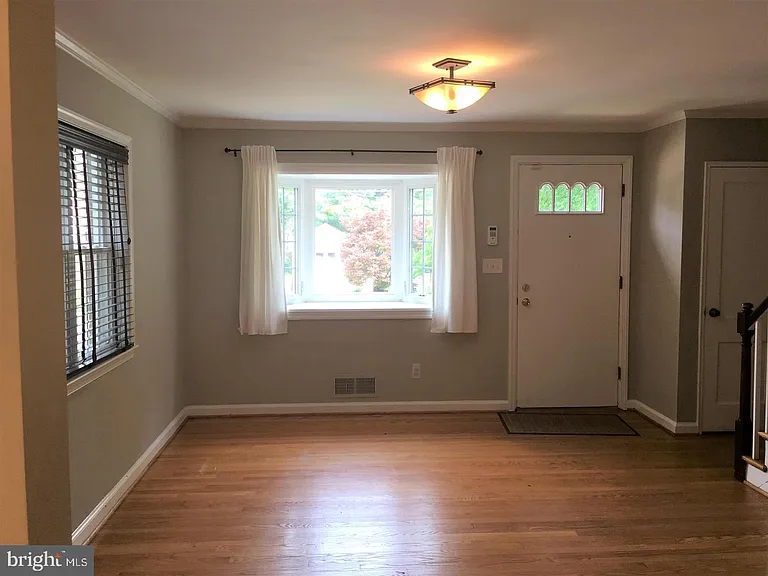 21 E Myrtle St — Photo 3
