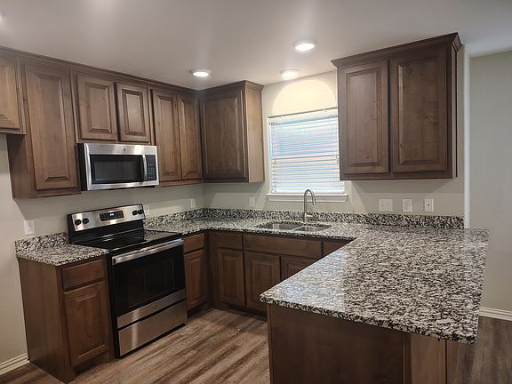 4th image of 713 S Spears St