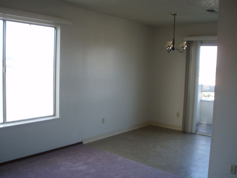 2nd image of 210 Palm Ave APT D2