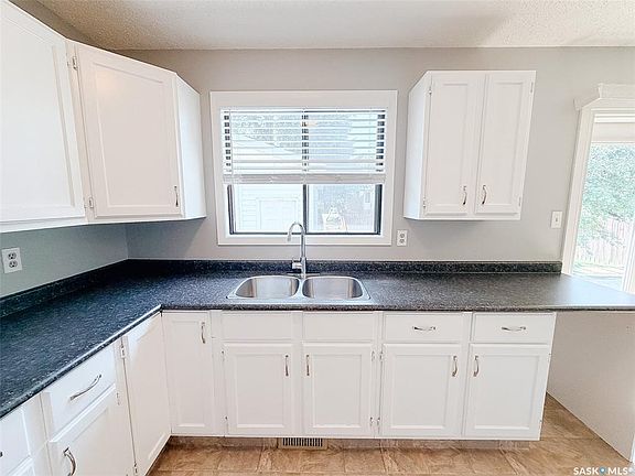 5th image of 1026 Kingsmere BOULEVARD