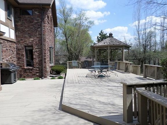 3rd image of 9807 W Somerset Ln