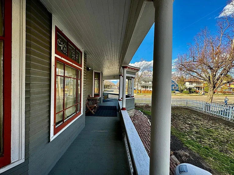 1464 Minnehaha Ave W — Photo 10