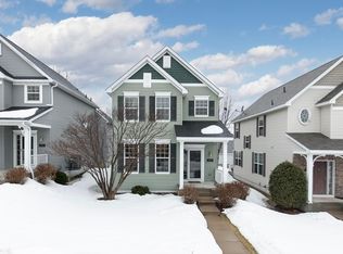 9890 Pincherry Ln, Eden Prairie, MN 55347