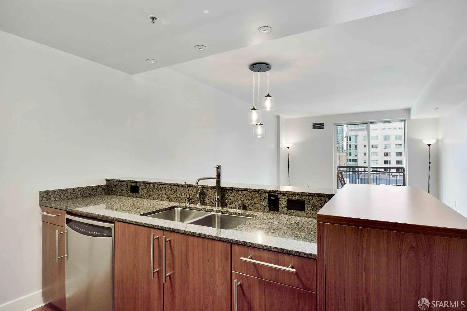 2 bed, 2.0 bath, 995 sqft, $6,695 — Photo 2