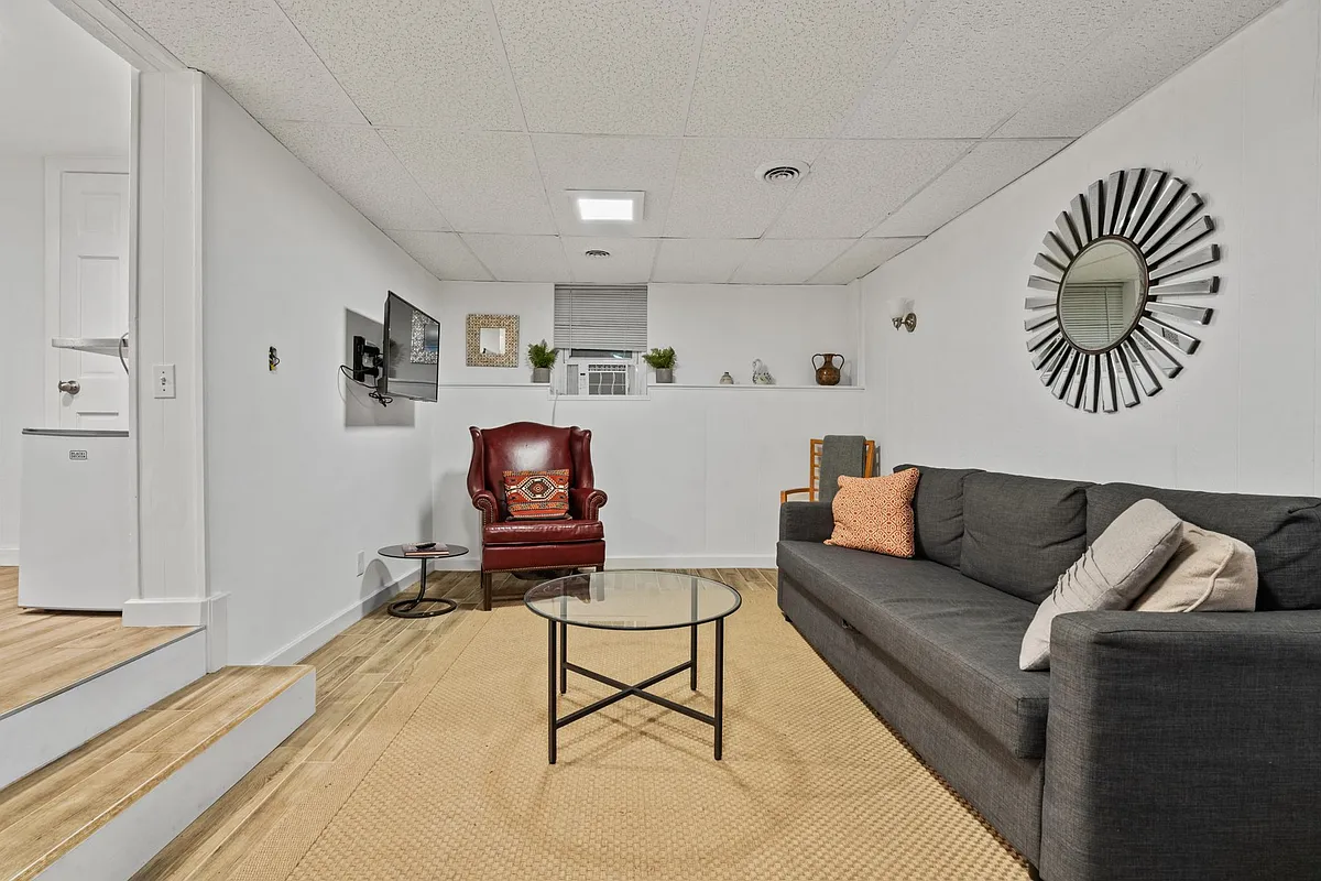Building Photo - 10 King Pl #B