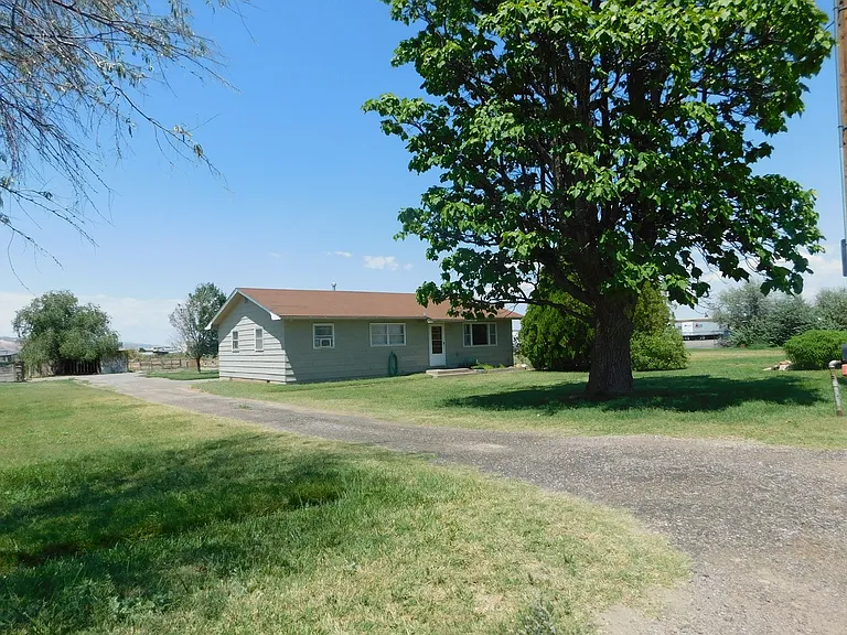 735-23 1/2 Rd — Photo 1