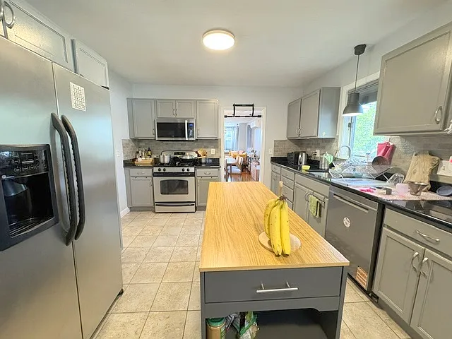 194 Watertown St #1 — Photo 9