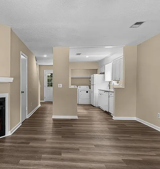 207 Townes Realty LLC — Photo 4
